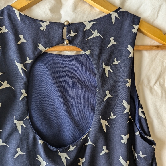 Everly Sleeveless Dress - Picture 2 of 4